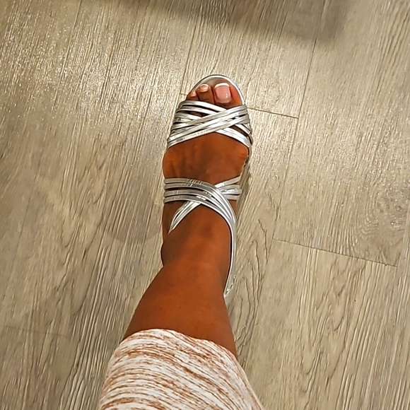 Heels - Picture 2 of 3